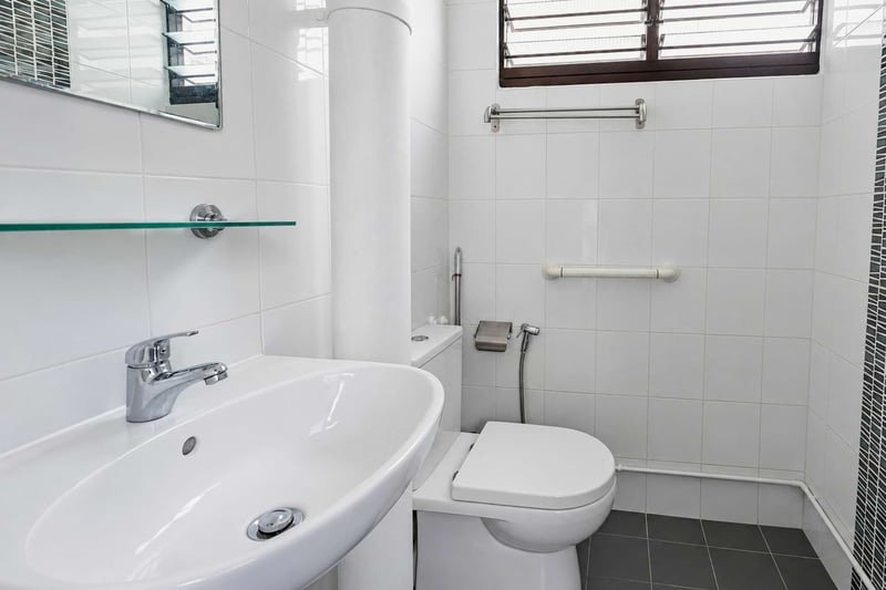 180 Bukit Batok West Avenue 8 – Bathroom_1A