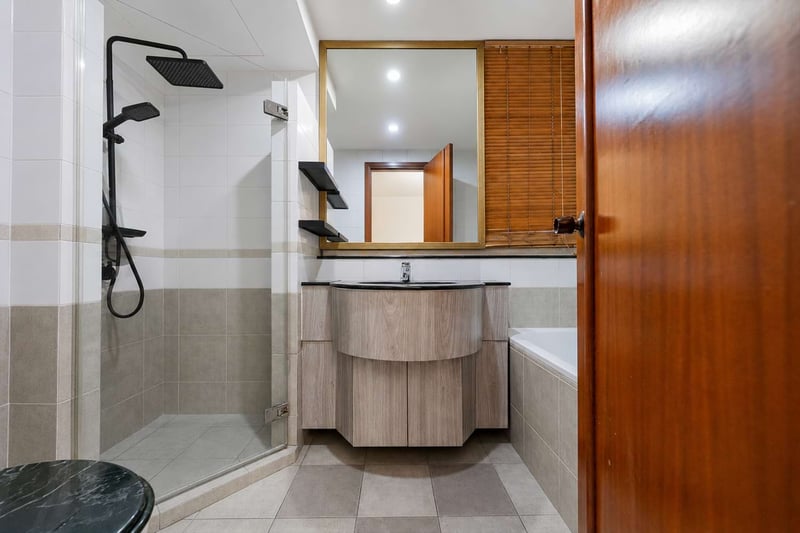 The Floravale – Bathroom 2