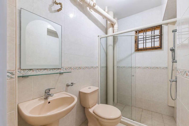 313A Anchorvale Road – Bathroom 2