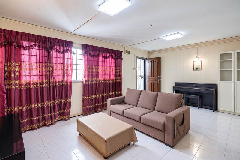 321 Bukit Batok Street 33 – Living Room 3