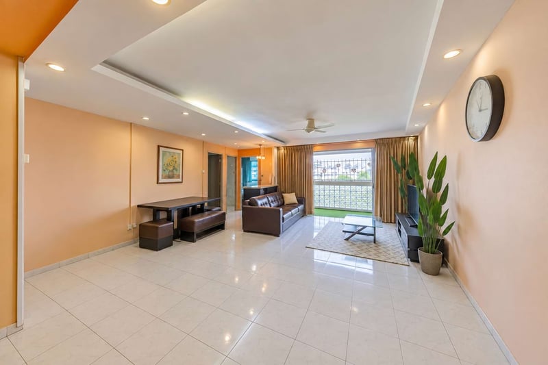 468A Admiralty Drive – Living Room 4