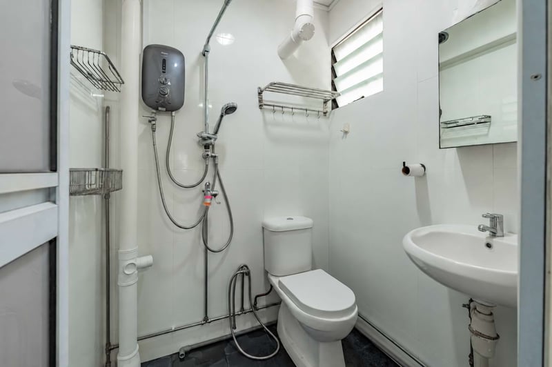 742 Yishun Avenue 5 – Bathroom 1