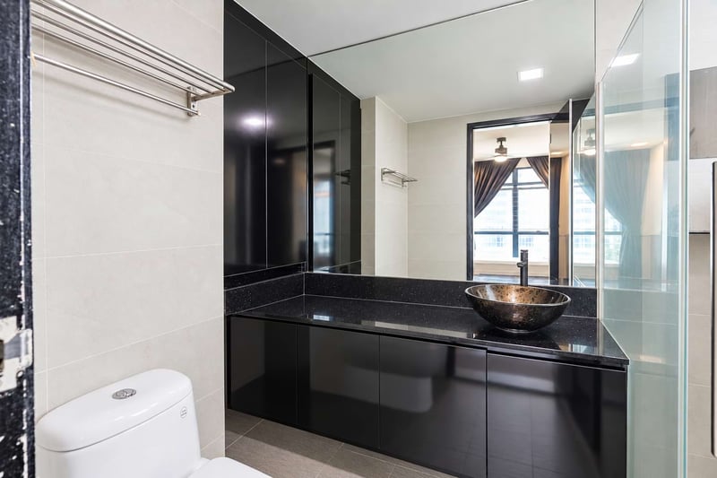 Blue Horizon – Master Bathroom 1