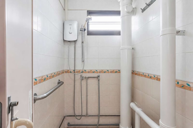 41 Sims Drive – Bathroom 1