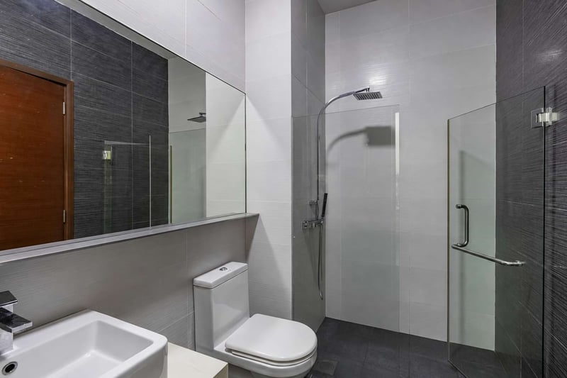Vibes@upper Serangoon – Bathroom 1