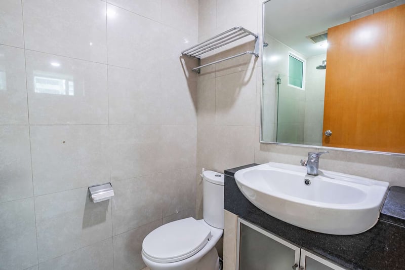 Papillon – Bathroom 2