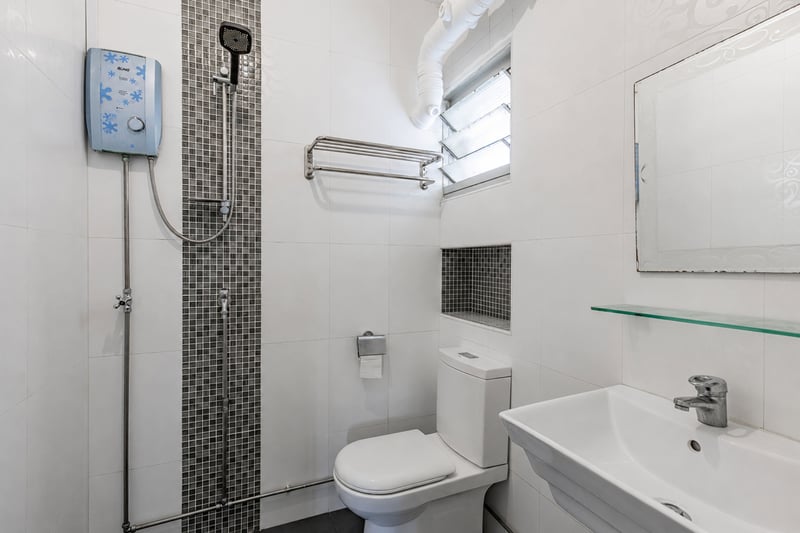 615 Choa Chu Kang Street 62 – Bathroom 2
