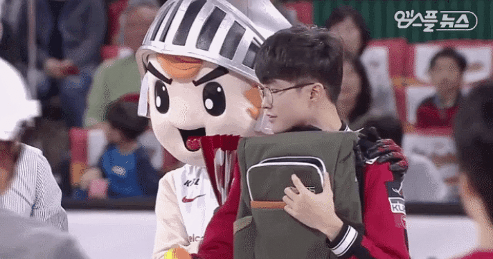 mkLVcG.gif