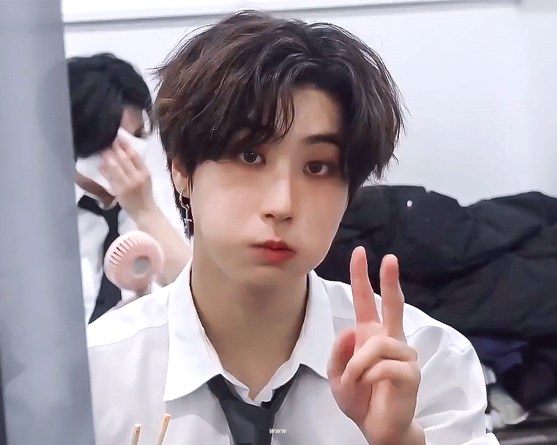 WoRyEE.gif