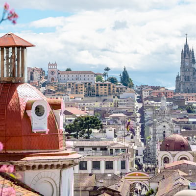 Ecuador_Quito_from_afar