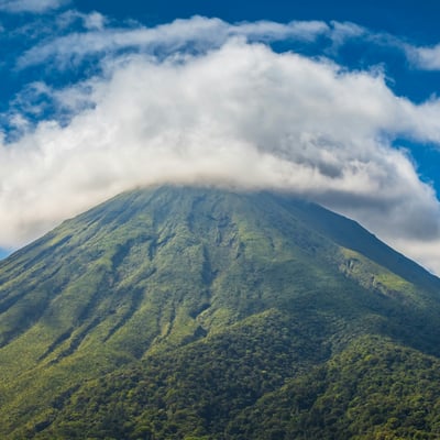 costa-rica_arenal-volcano-cloud