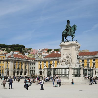 portugal_lisbon_praca-do-comercio-statue