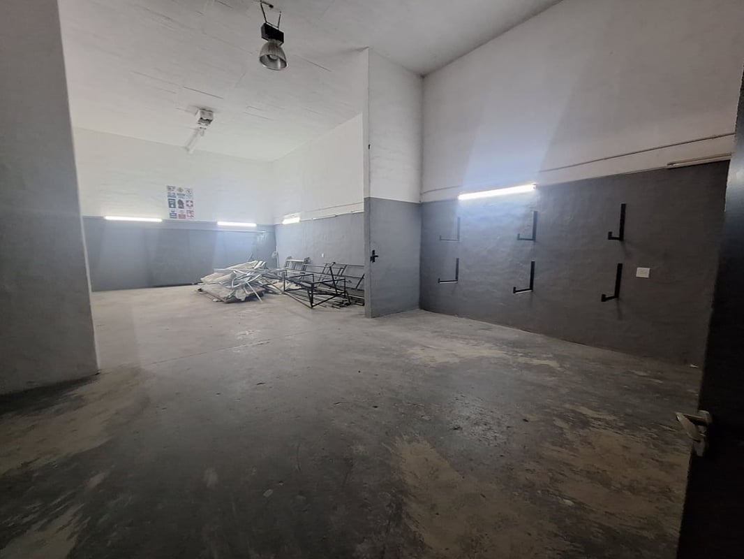 368m Warehouse For Lease In Westmead