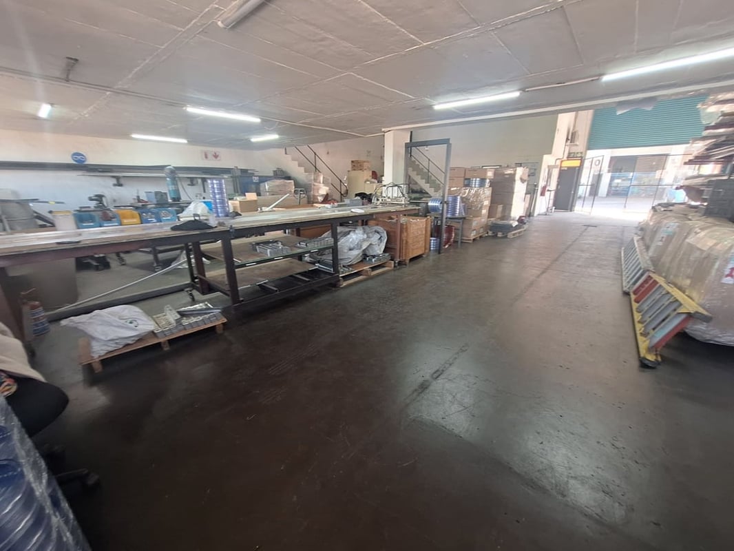 368m Warehouse For Lease In Westmead