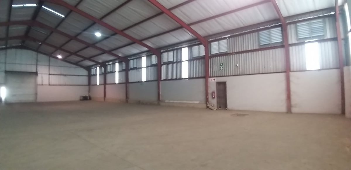 2832m Warehouse For Sale In Phoenix