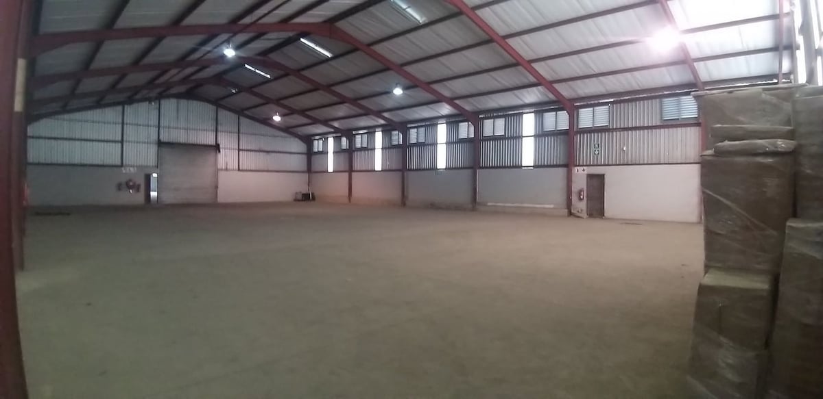 2832m Warehouse For Sale In Phoenix