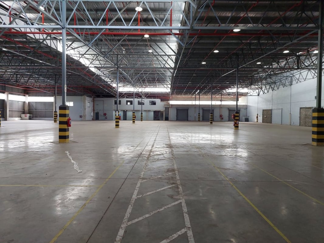 10 000m² Warehouse For Sale in Riverhorse Valley 