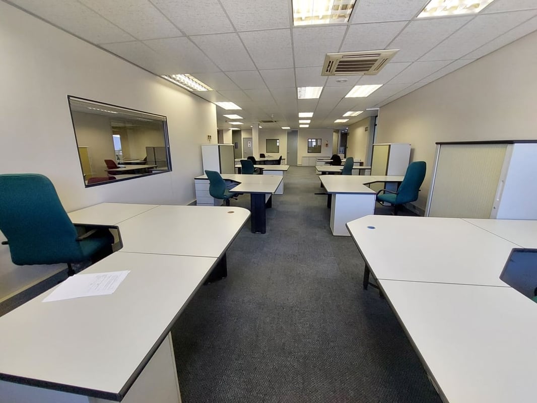 410m² Office For Lease in Riverhorse Valley