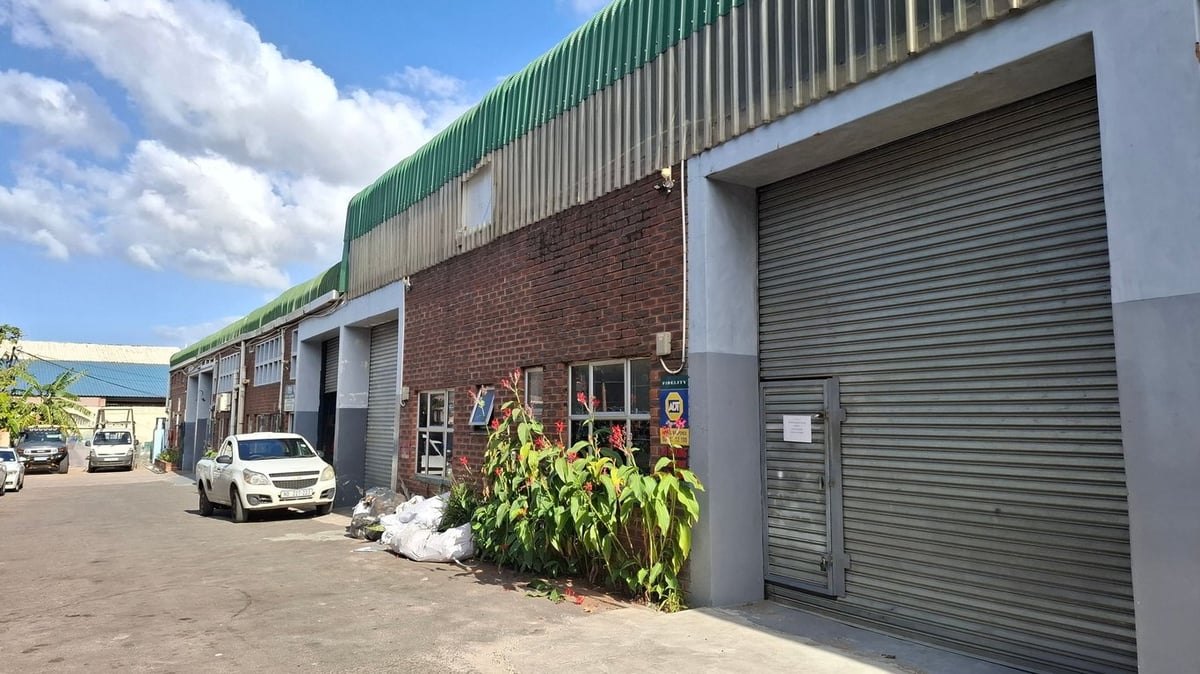 180m² Storage Unit For Lease in Springfield