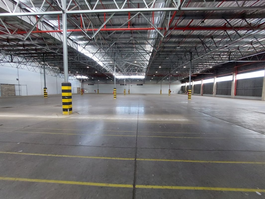 10 000m² Warehouse For Sale in Riverhorse Valley 
