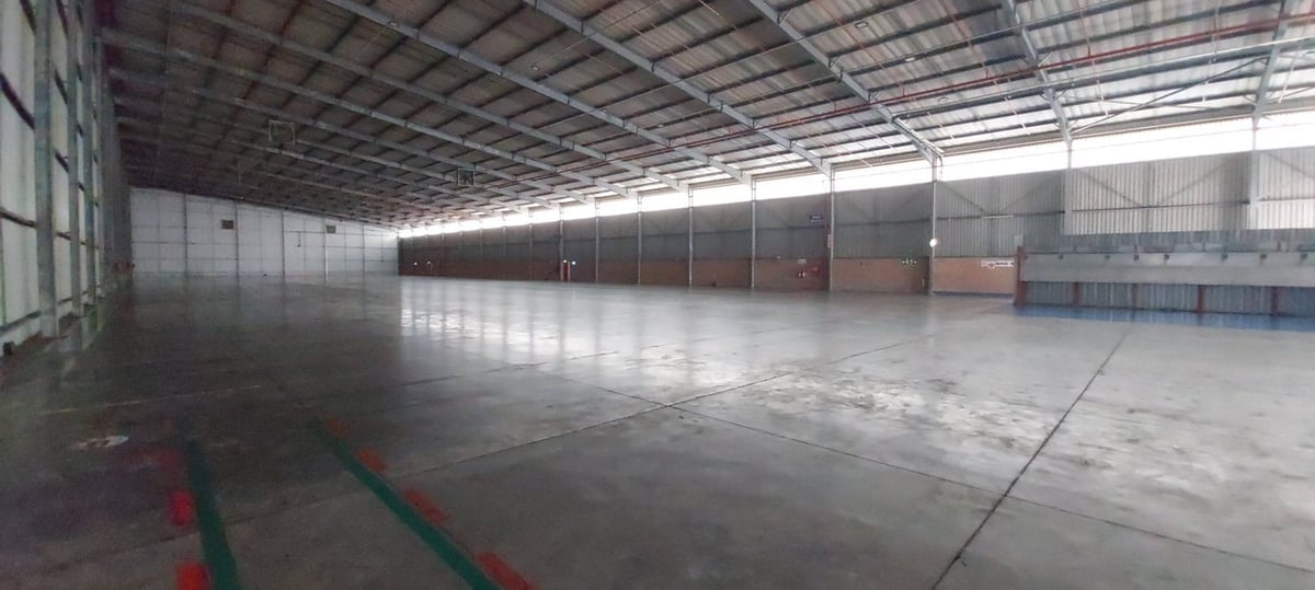 5000m² Warehouse For Lease in Riverhorse Valley