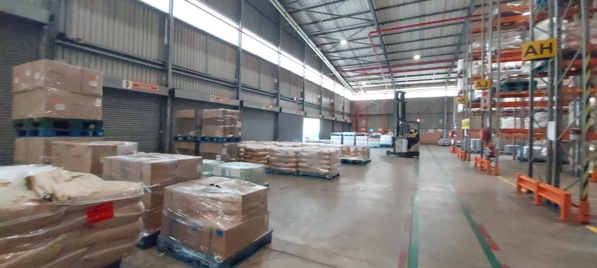 5000m² Warehouse For Lease in Riverhorse Valley