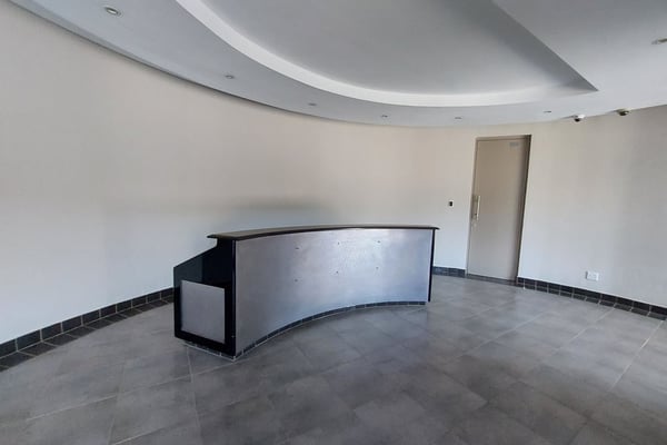 410m² Office For Lease in Riverhorse Valley — image 4
