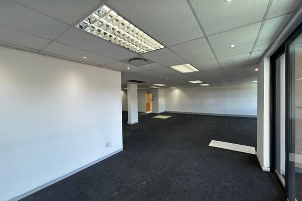 176m² Office To Let in Riverhorse Valley — image 6