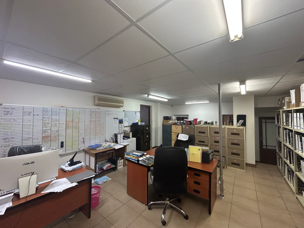 988m² Office Space To Let, Westville