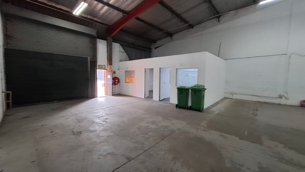 327m² Warehouse For Sale in Springfield Park