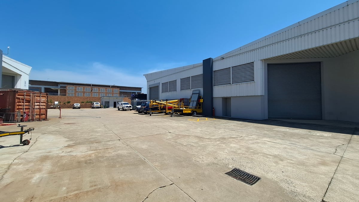 701m² Warehouse For Sale in Mount Edgecombe
