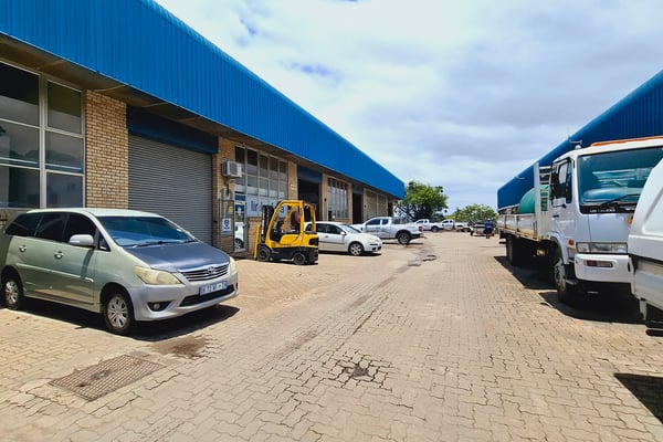 396m² Warehouse For Lease in Glen Anil — image 5