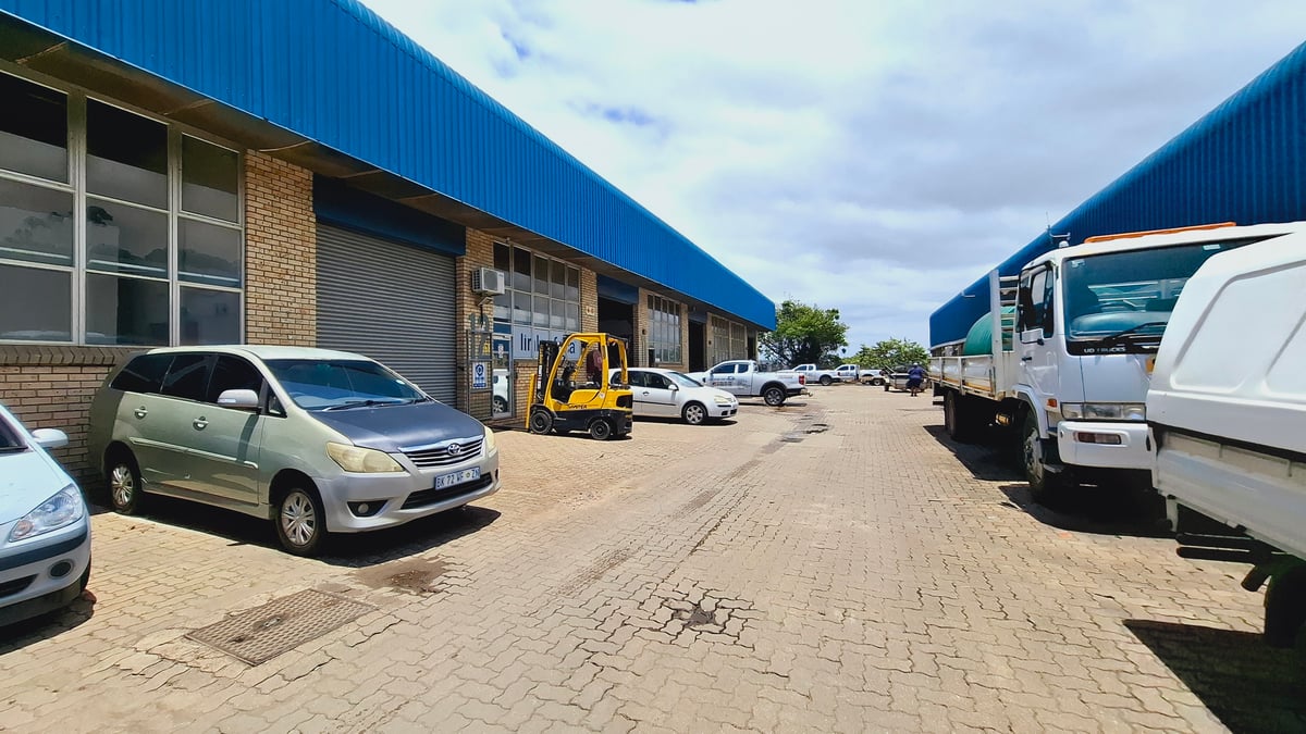 396m² Warehouse For Lease in Glen Anil