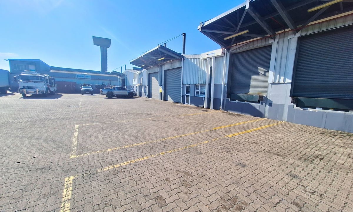 2 157m² Warehouse For Sale in New Germany