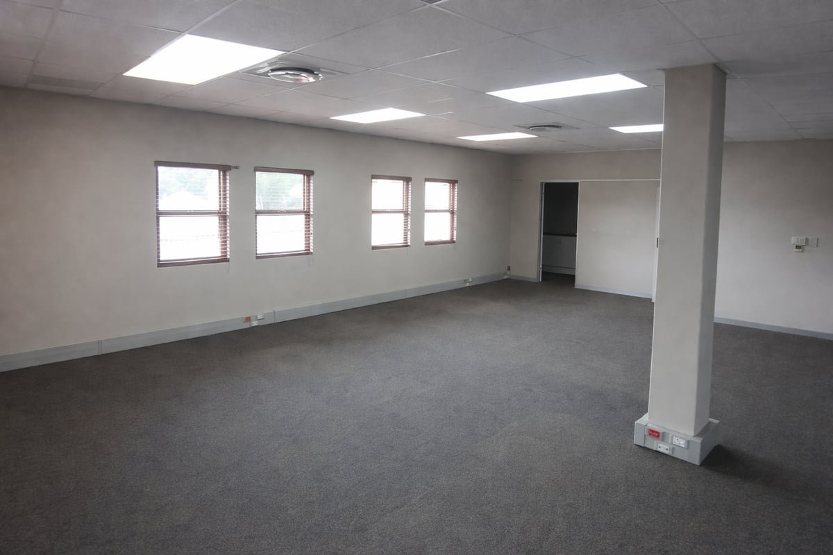 130m² Office To Let in Kloof