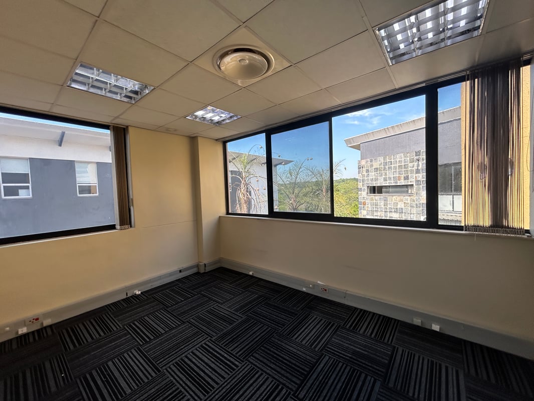 175m² Office To Let in Westville