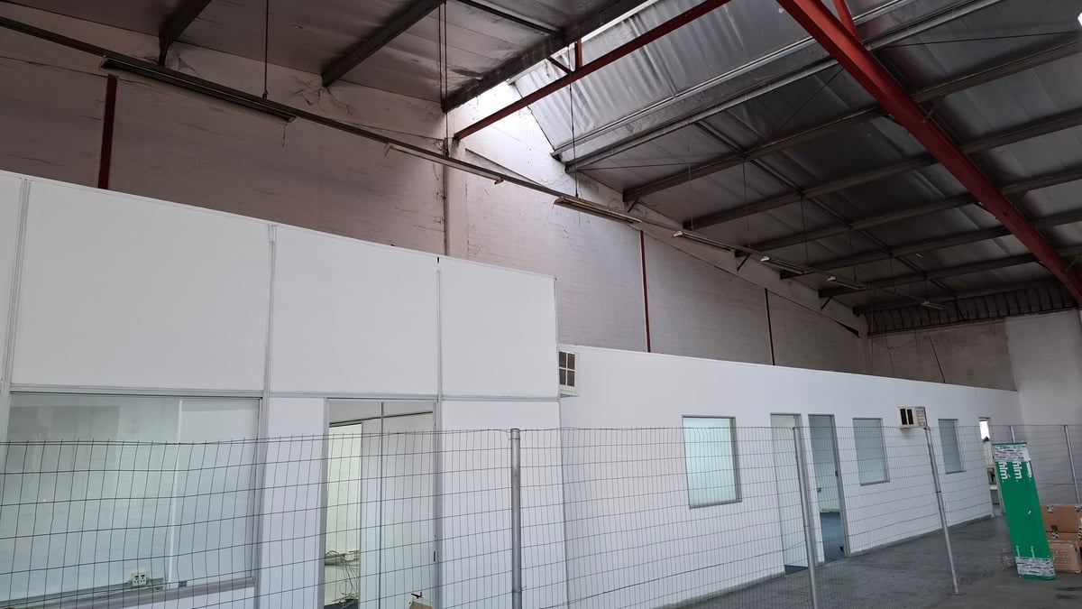 644m² Warehouse For Sale in Springfield Park