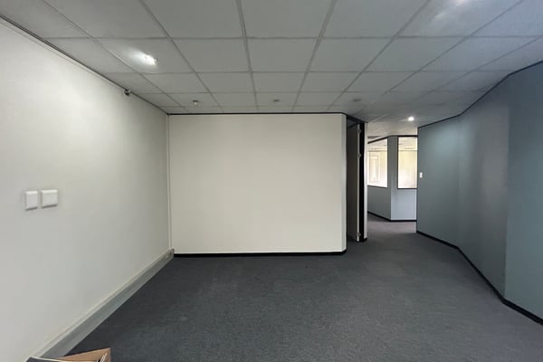 214m² Office To Let in Westville — image 2