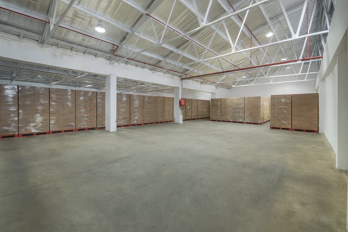 2000m² Warehouse To Let in Congella