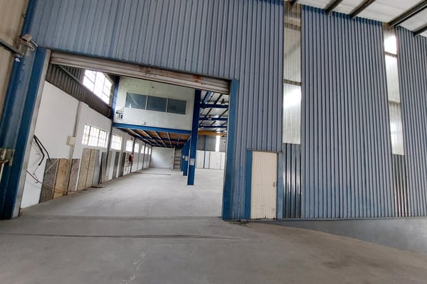 1 000m² Factory To Let in Redhill — image 5
