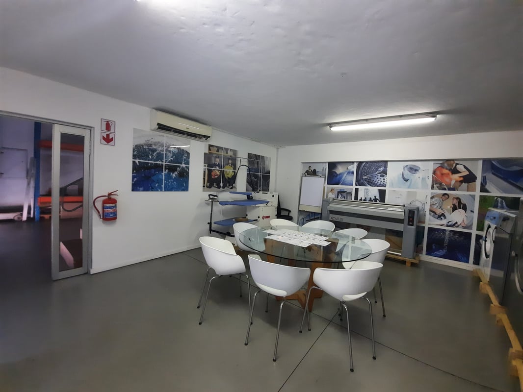 327m² Warehouse For Sale in Briardene