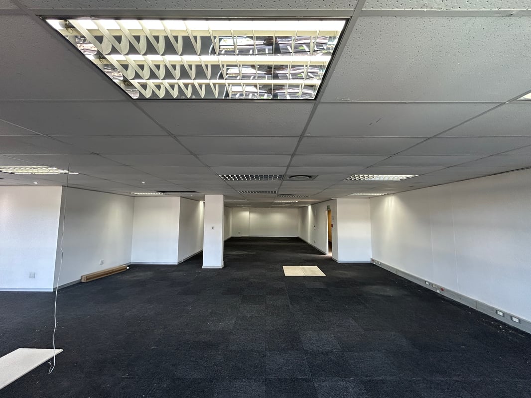 176m² Office To Let in Riverhorse Valley