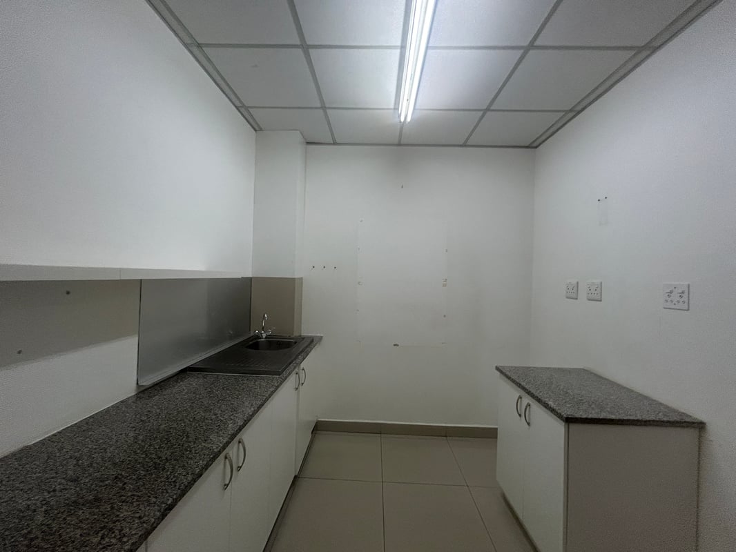 302m² Office to let in Westville