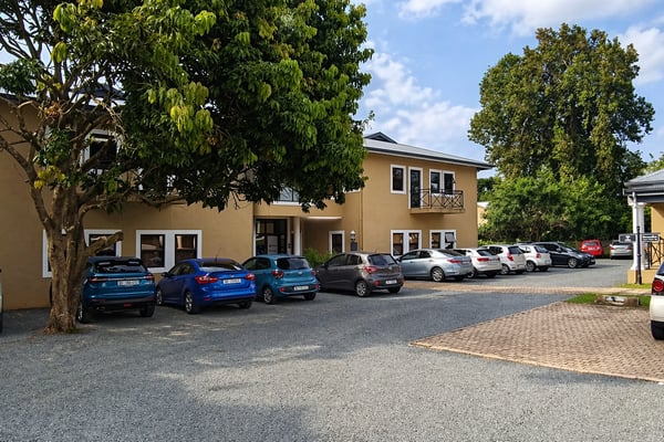 130m² Office To Let in Kloof — image 3