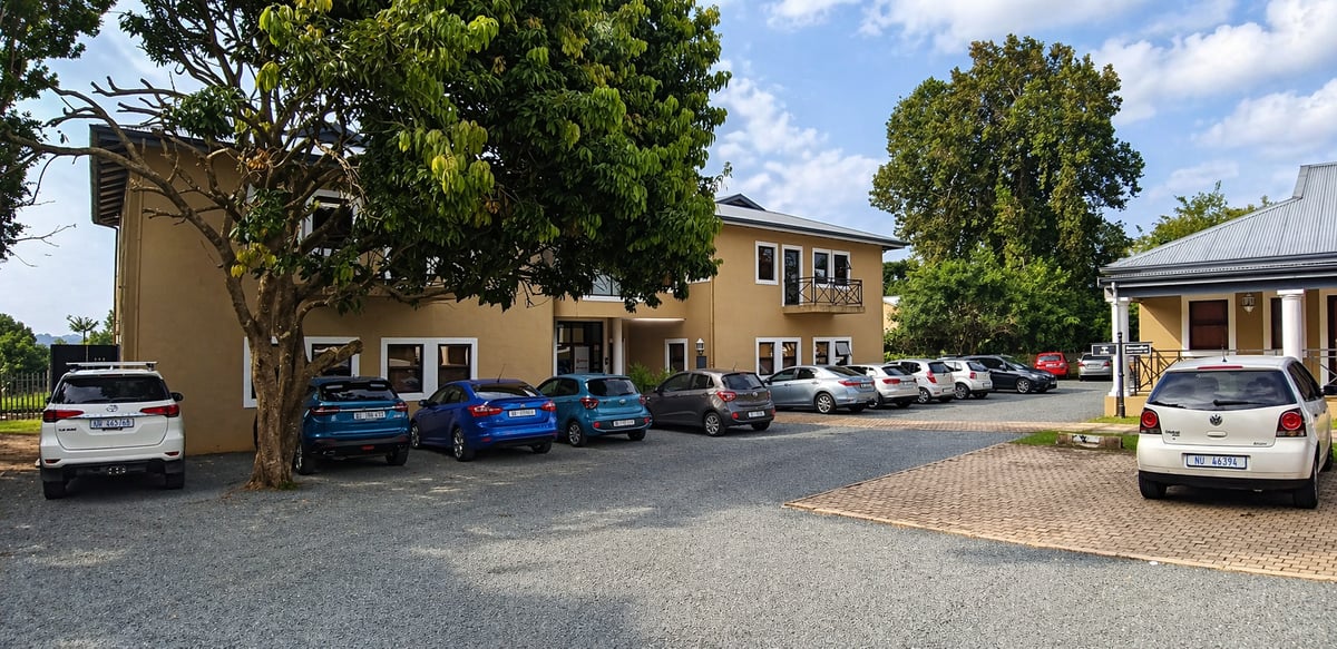 130m² Office To Let in Kloof
