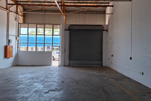 594m² Warehouse For Lease in Glen Anil — image 5