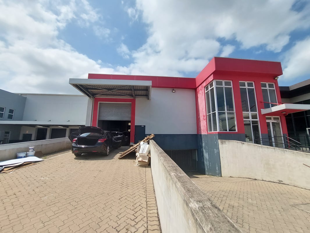 704m² Prime Warehouse To Let in Riverhorse Valley