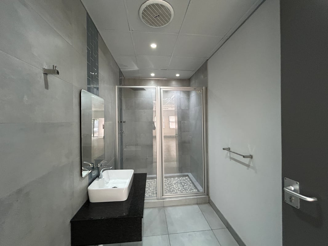 213m² Office to Let at Westway Office Park, Westville