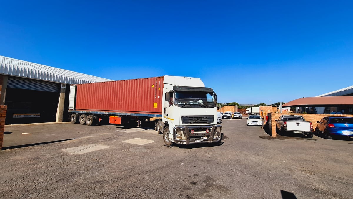 644m² Warehouse For Sale in Springfield Park