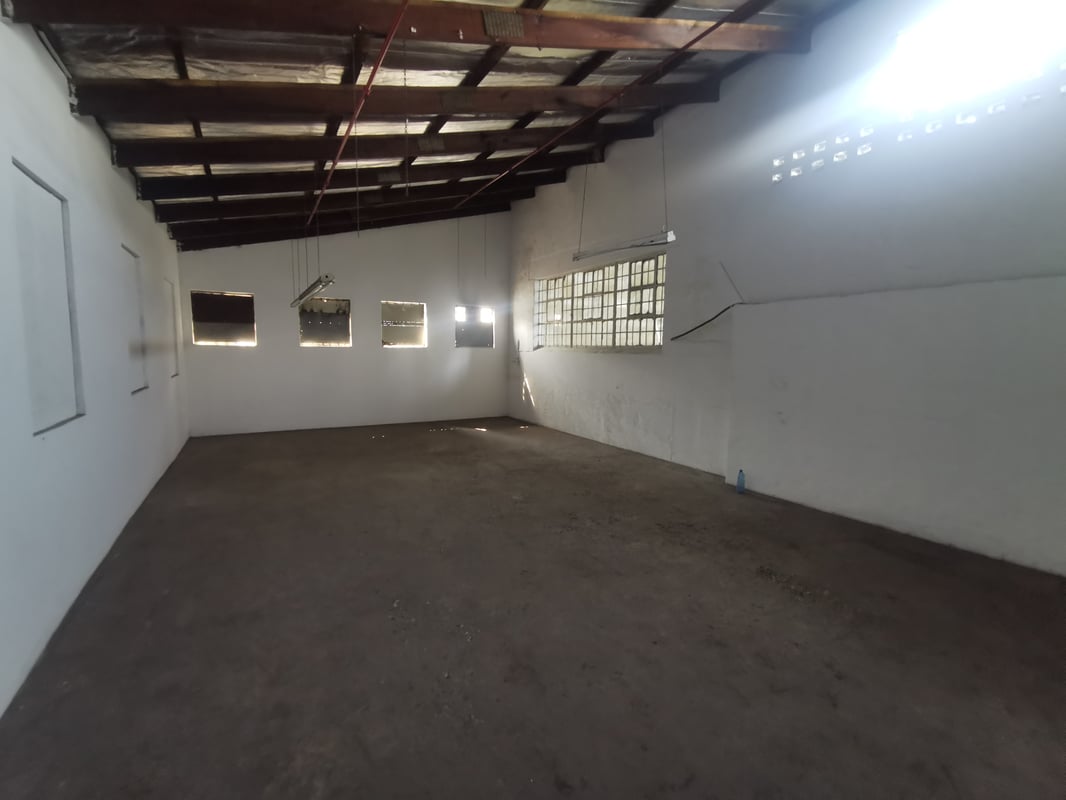 2000m² Warehouse To Let in Congella
